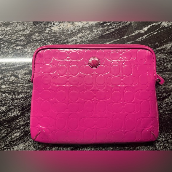 Coach tablet holder - Picture 1 of 3